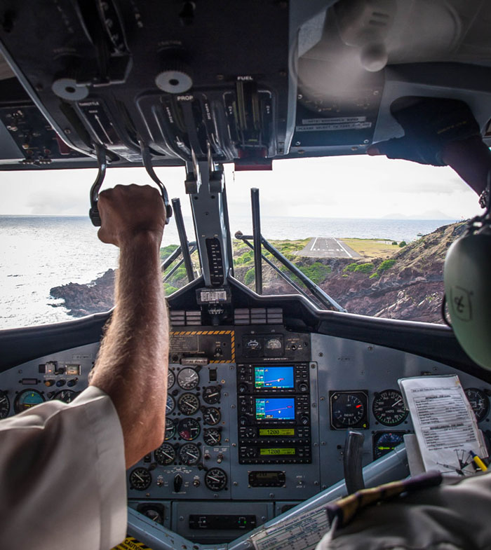 landing at juancho yrausquin airport